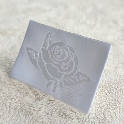 برچسب های پارچه ای لباس های سفارشی برچسب های آسیاب ساطینی تولید کننده برچسب های برند لوگو چاپی پنبه ای برجسته استفاده از لباس پلی استر