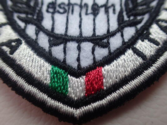 برچسب لباس با لوگو 3D برای استفاده در لباس