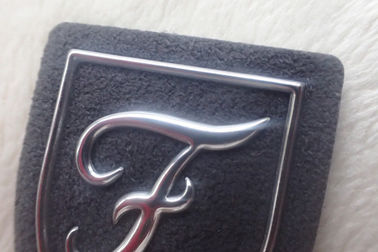 تابلوهای حرارتی سفارشی تحویل پوست چرمی 3D Logo در جیر، برچسب لباس TPU