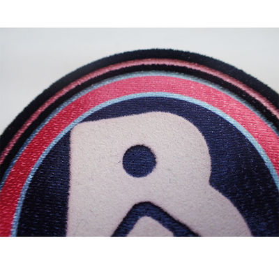 3D Flocking Badge بر روی تکه های پارچه ای برای آرم برجسته Garment Patch اتو / دوخته می شود