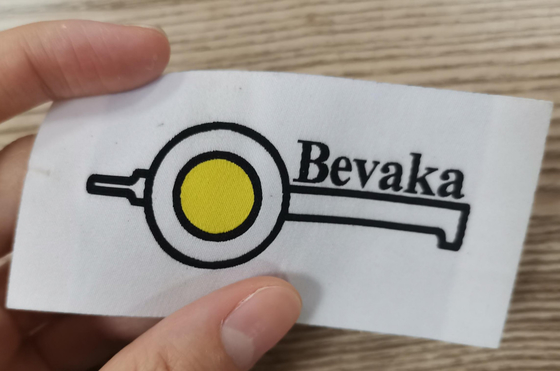 تی شرت برچسب لباس های بافته شده قابل شستشو Selvage Trimming برای لباس