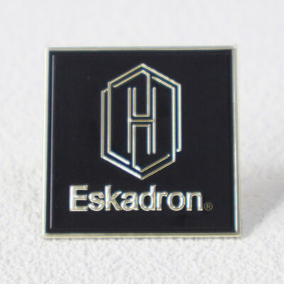 برچسب ولتاژ TPU سفارشی | لوگوی طلایی برجسته سه بعدی برای پوشاک سوارکاری