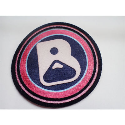 3D Flocking Badge بر روی تکه های پارچه ای برای آرم برجسته Garment Patch اتو / دوخته می شود